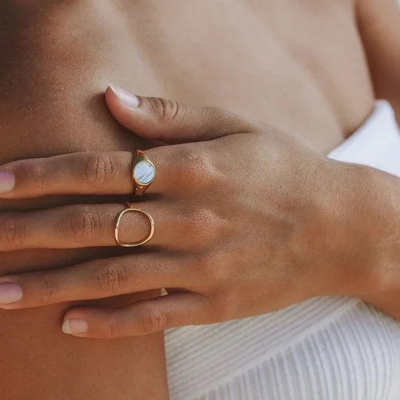 Atolea - "BAHÏA" Oval Ring - 18k Gold Plated - Size 8 New with Dust Bag - Picture 8 of 13